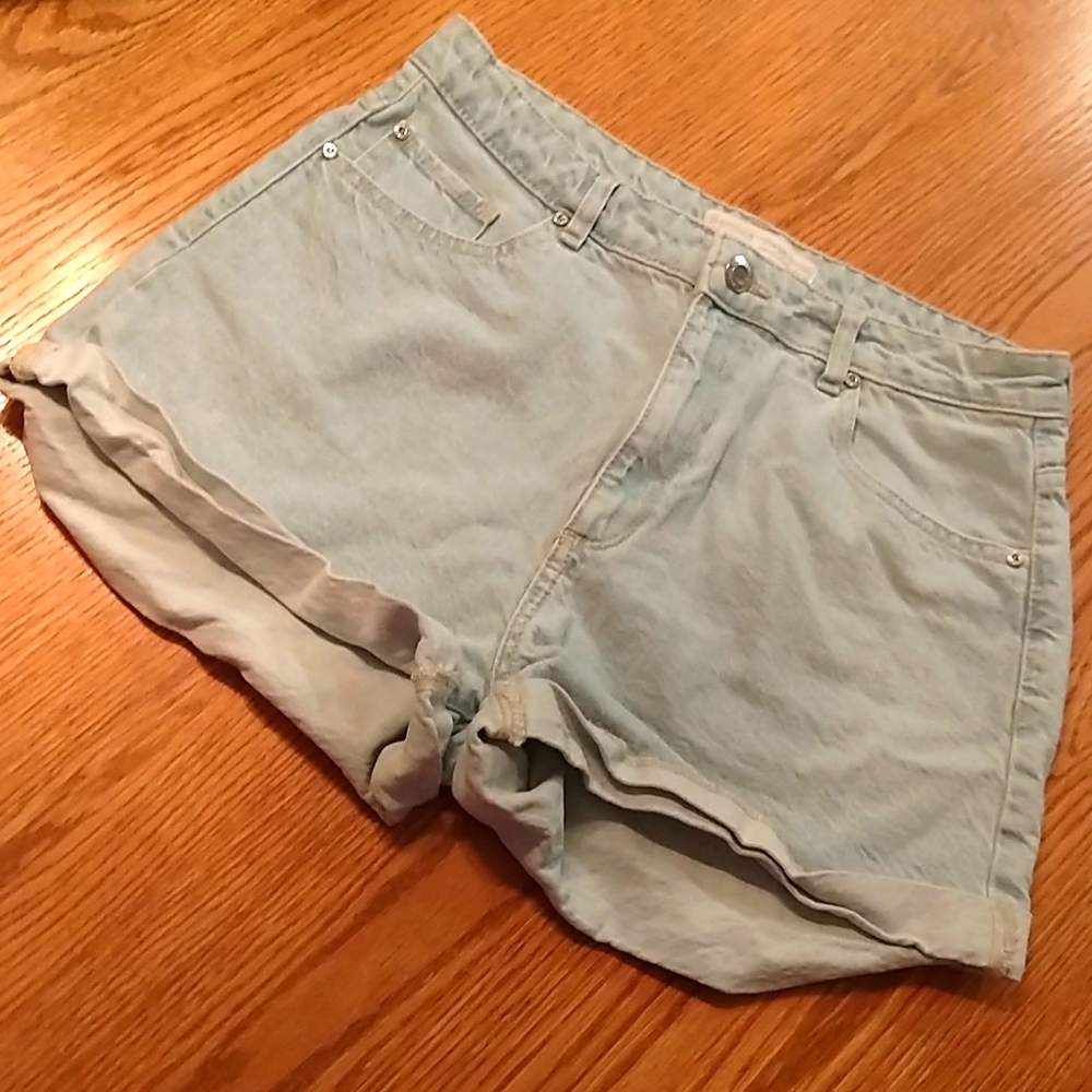Bershka Vintage Inspired high waisted jean shorts